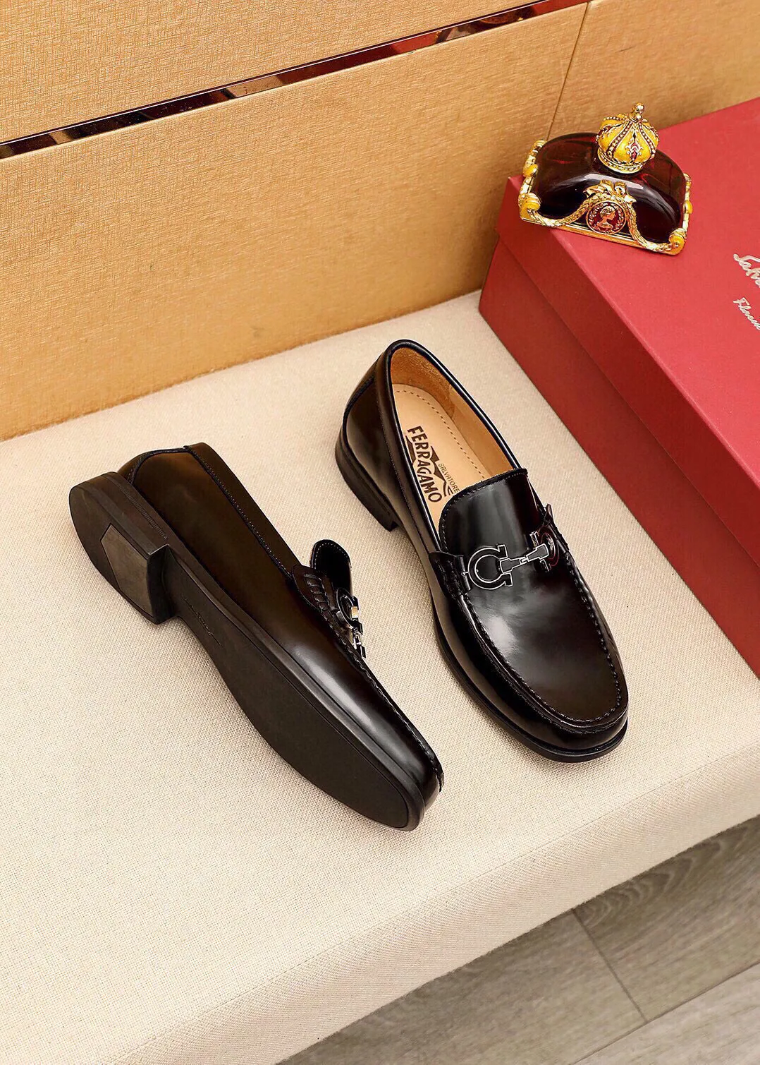 Men's shoes 💰480 💐 Product trademark: Ferragamo "Ferragamo" casual leather shoes Regular size: 38-44 (45🉑️customized) Product materials: Selected imported first-layer open-edge beaded cowhide leather upper + luxury hardware buckle, imported water-dyed cowhide leather lining. Strong three-dimensional visual effect, original outsole color: 4⃣️seed leather materials available